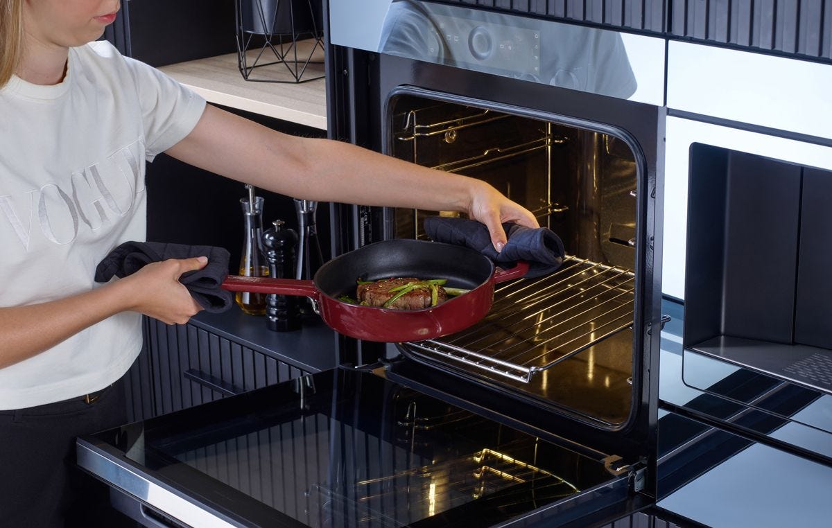 064-310-24-100_Oven_use_1
