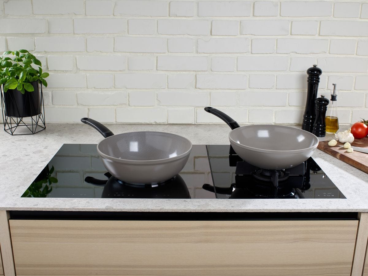Ceratal_Wok_pan_Grey_Family_Shot
