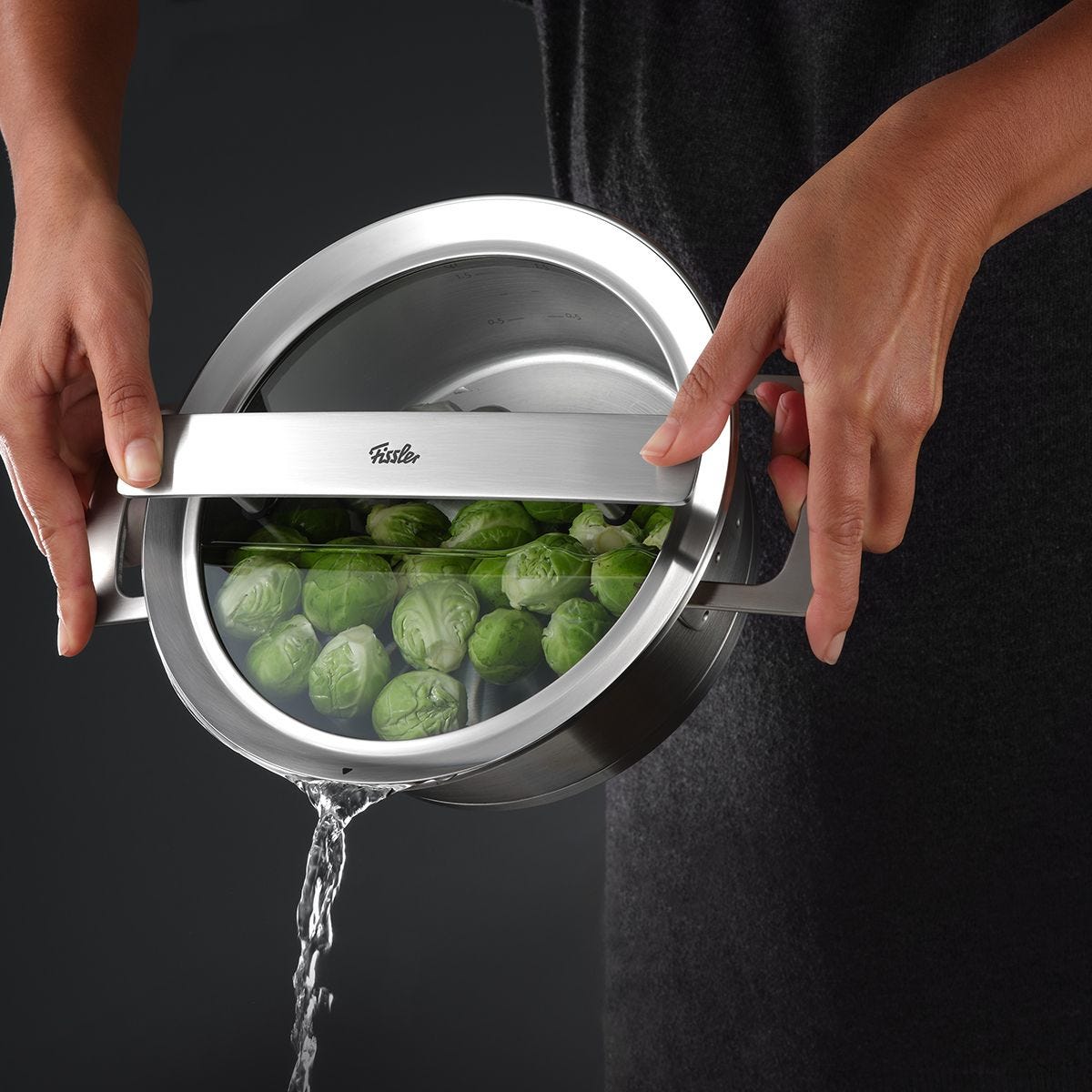 Fissler_PHI_pouring_o