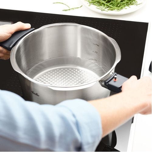 Fissler_vitavit_premium_Schnellkochtopf_4.5L_622-412-04-0700_Mood10