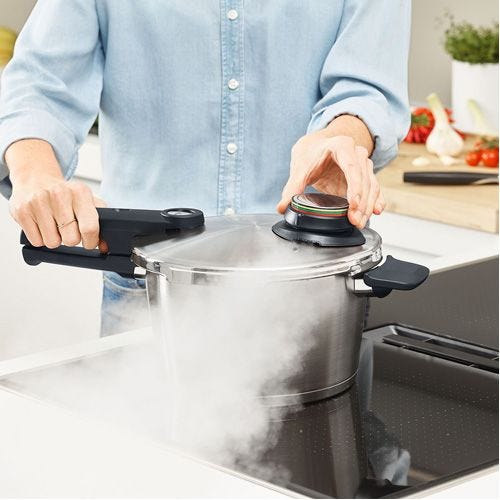 Fissler_vitavit_premium_Schnellkochtopf_4.5L_622-412-04-0700_Mood9