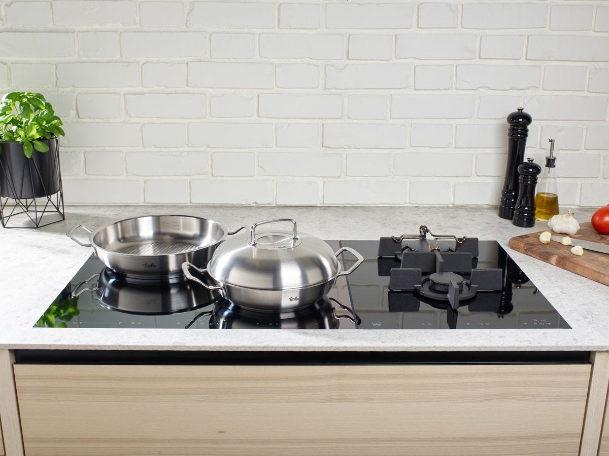 OPC_Serving_Pan_Family_Shot