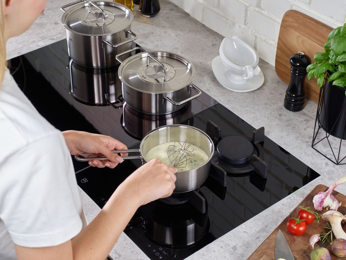 Pure_Saucepan_in_use_1